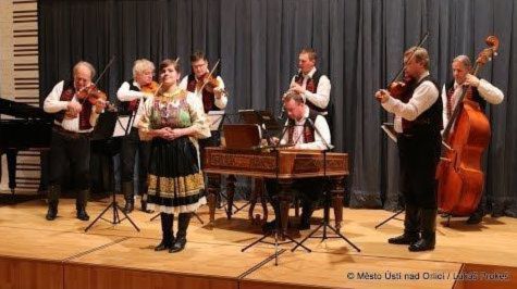 Letošní koncerty v ZUŠ Ústí nad Orlicí zahájily cimbálem a klasikou